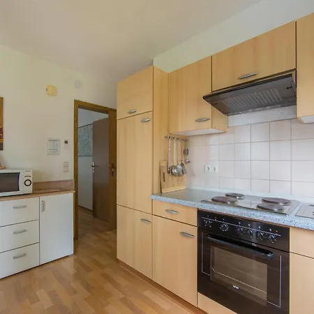 In Einem Fachwerkhaus, Cleaning Included